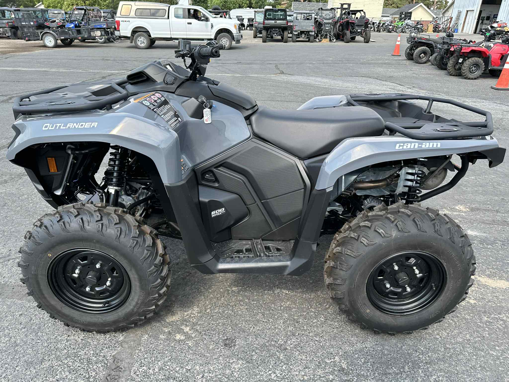 2025 Can-Am OUTLANDER DPS 700 GY 25 - Photo 4